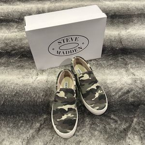 Steve Madden Women’s Gill Sneakers